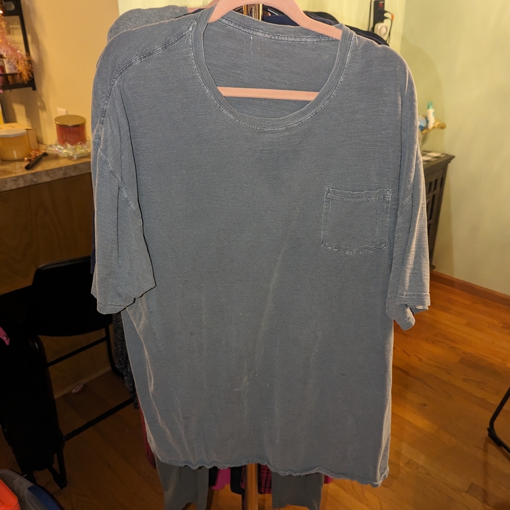 Distressed short sleeved shirt 4x